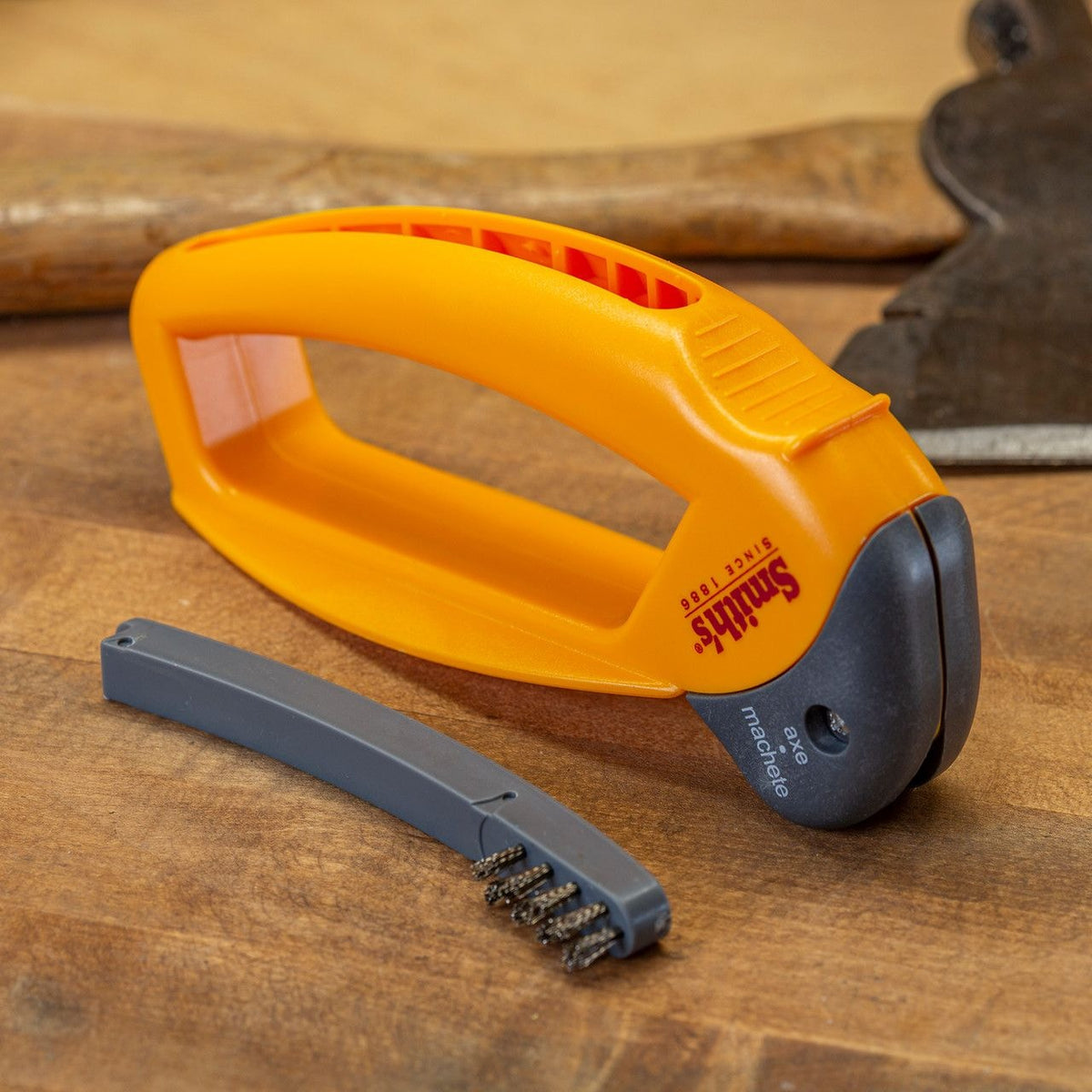 Axe and Machete Hand Sharpener with Soft-Grip Handle Q2E9 - product image 3