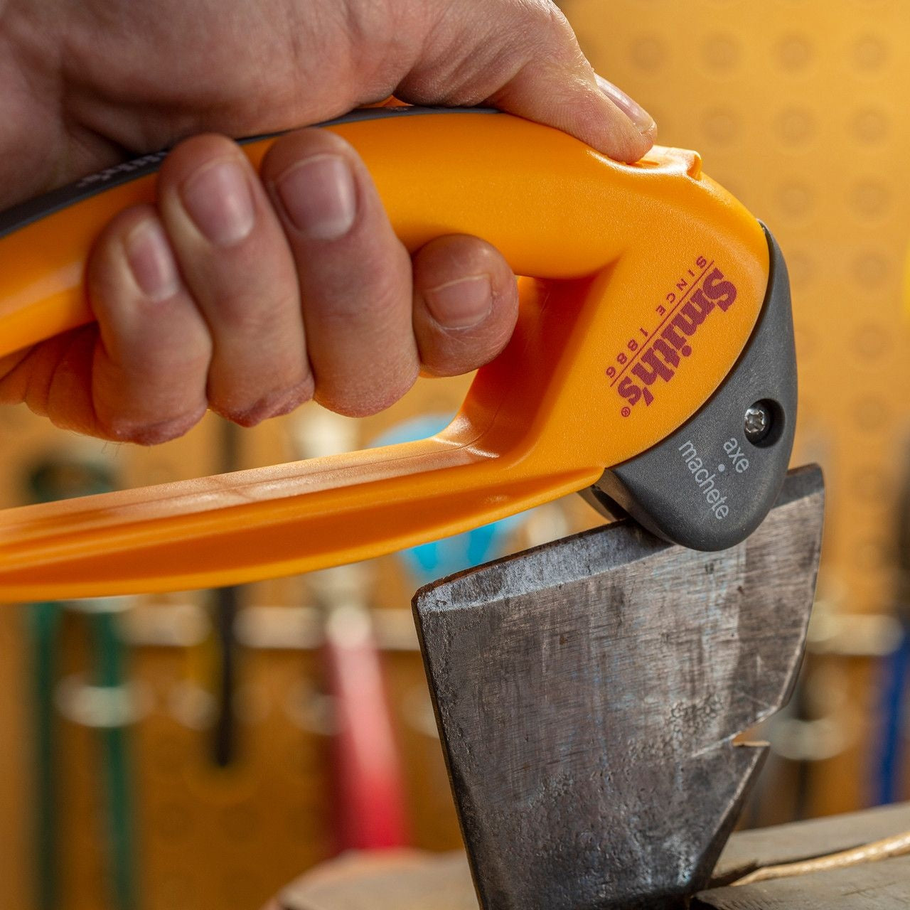 Axe and Machete Hand Sharpener with Soft-Grip Handle Q2E9 - product image 5