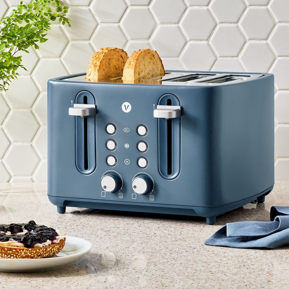 4-Slice Toaster with Extra-Wide Slots, Bluefin Z2A0 - product image 4
