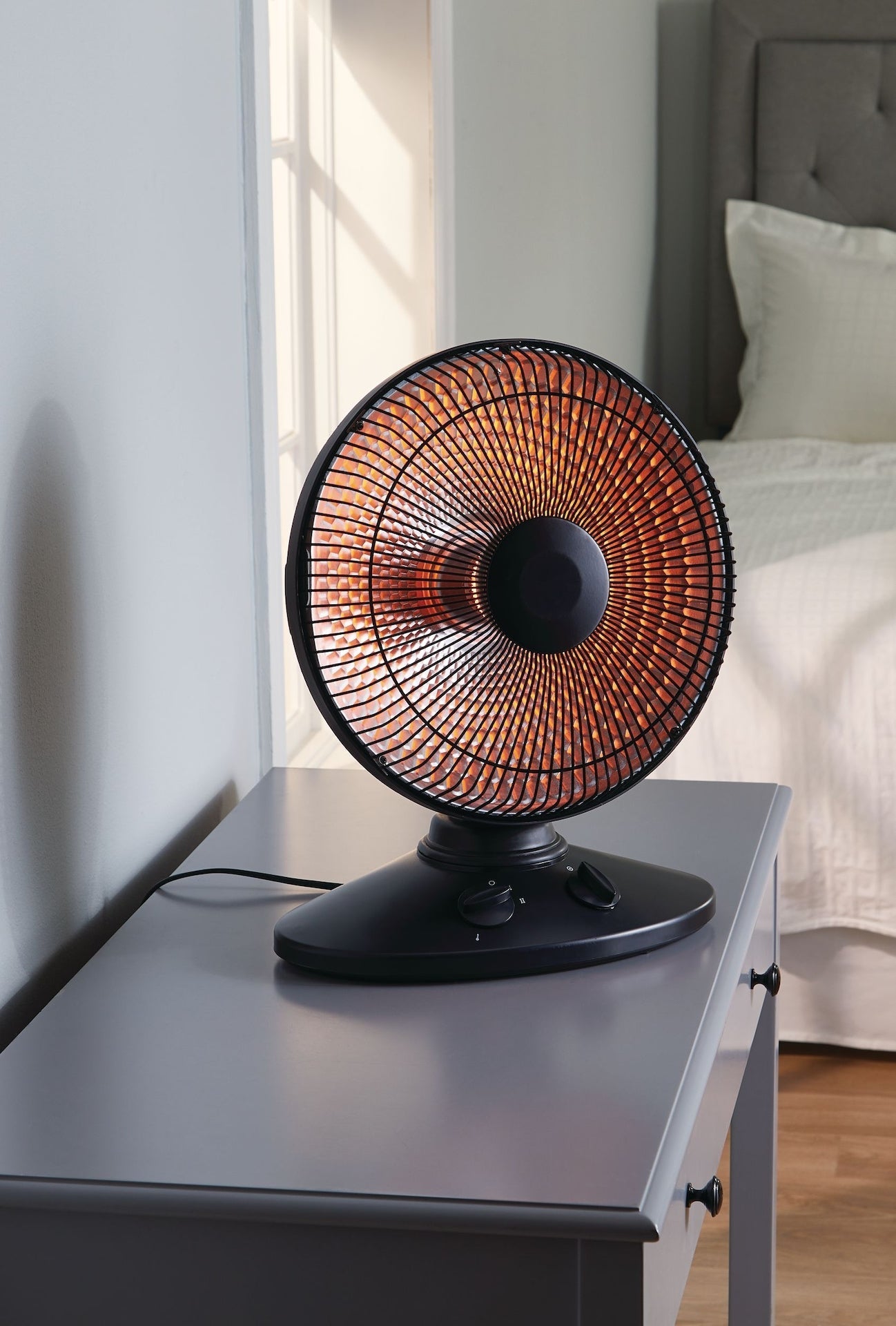 Oscillating Parabolic Dish Portable Radiant Electric Space Heater, 1000W, Black J4O0 - product image 8