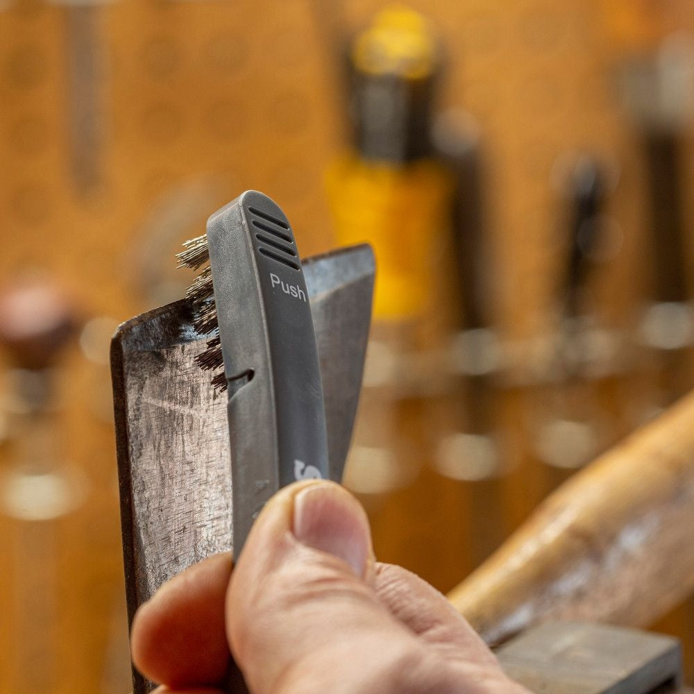 Axe and Machete Hand Sharpener with Soft-Grip Handle Q2E9 - product image 8